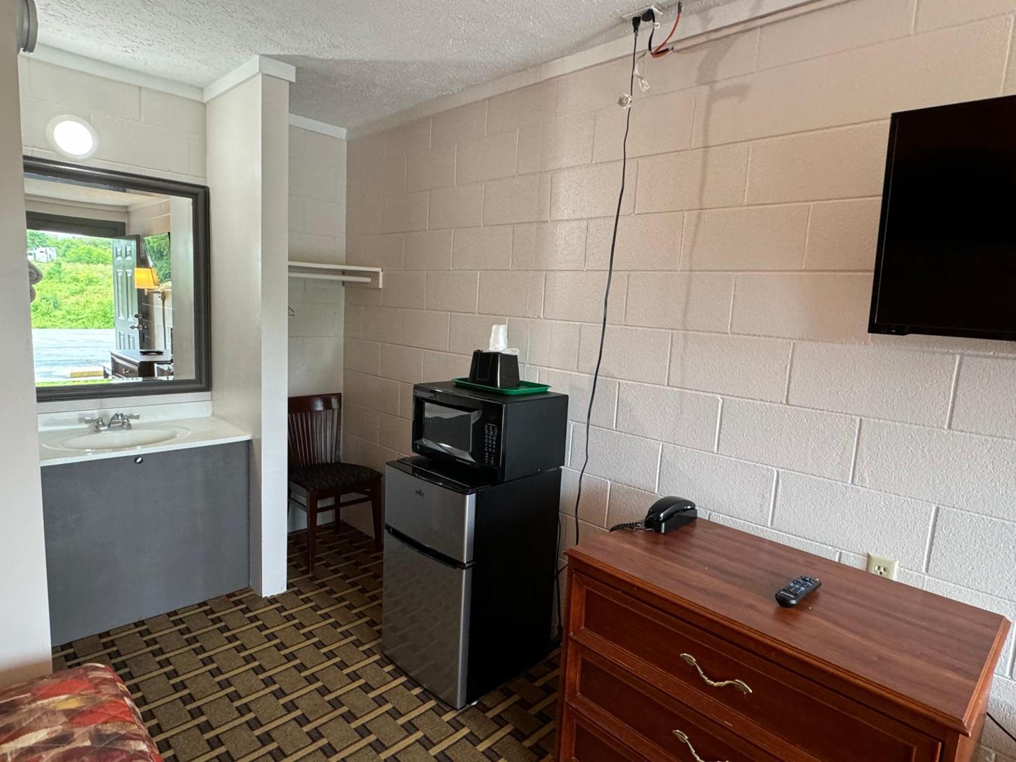Economy Inn Crossville Bagian luar foto