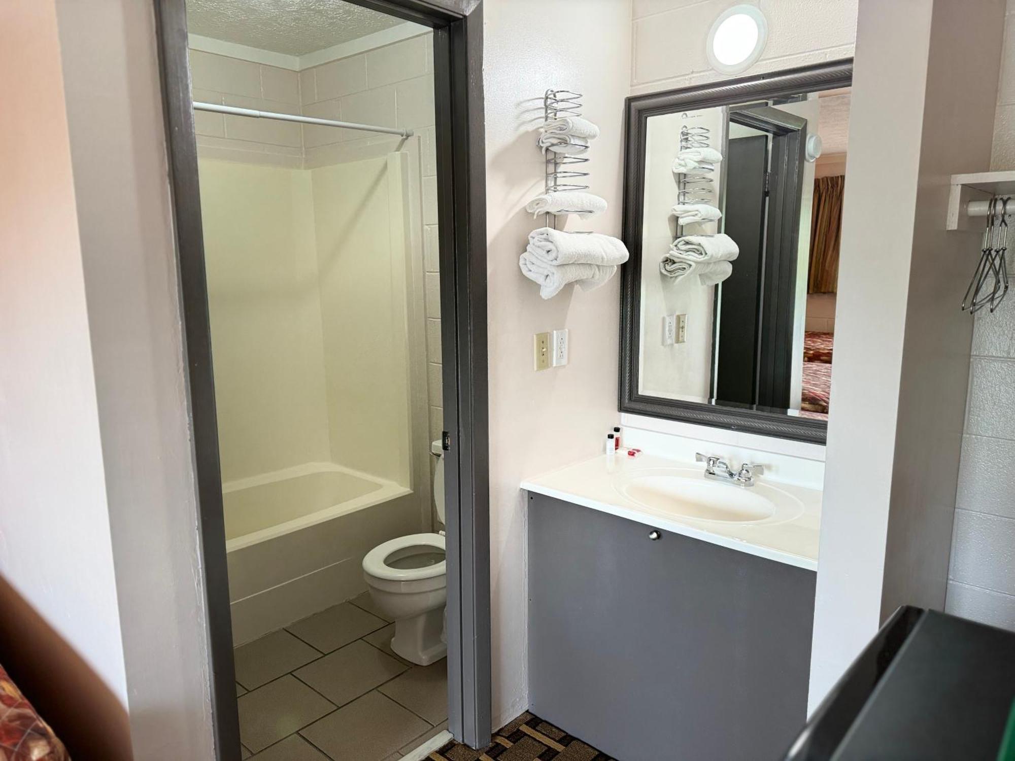 Economy Inn Crossville Bagian luar foto