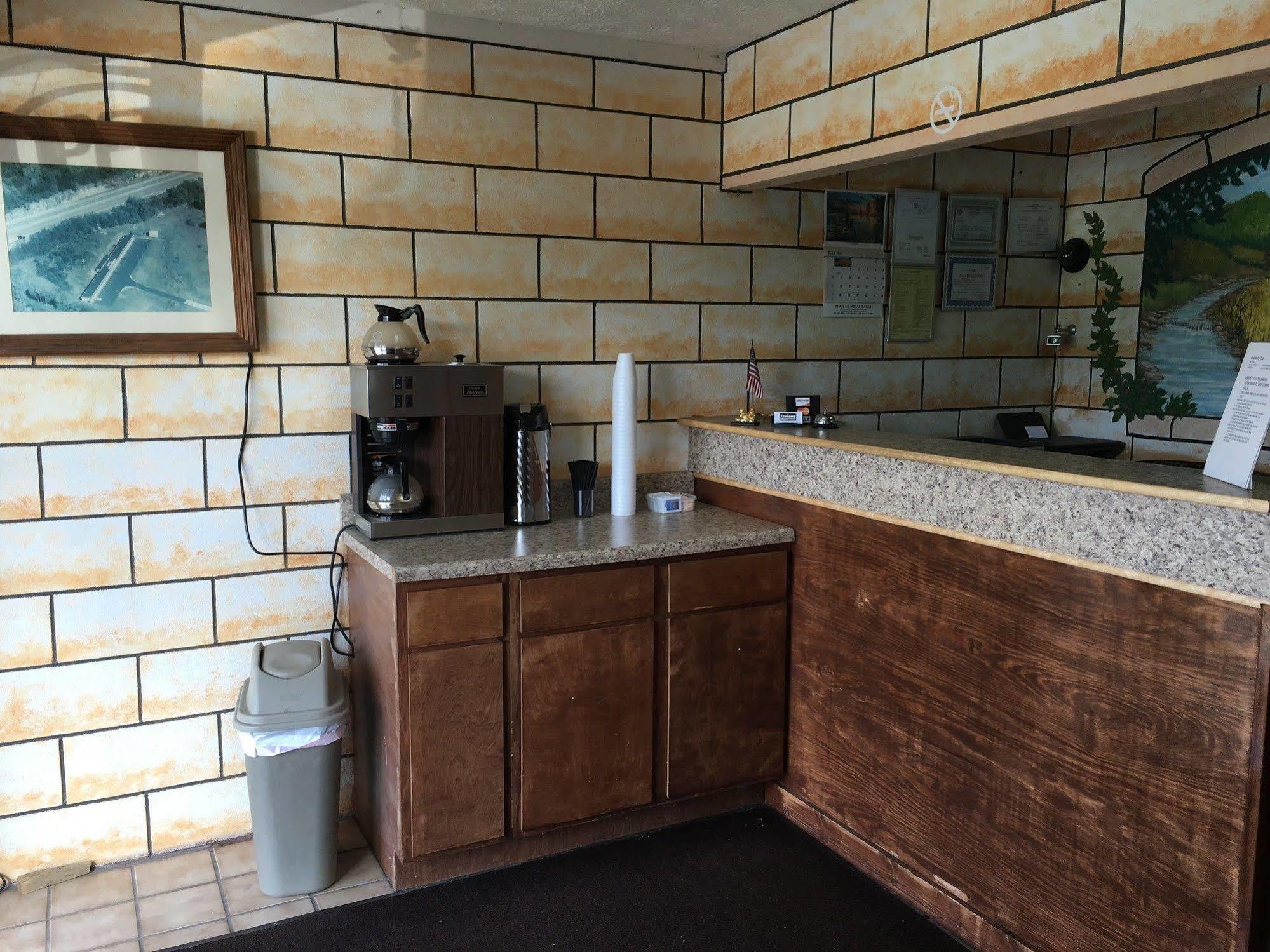Economy Inn Crossville Bagian luar foto